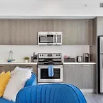 Vacaywood - High-Rise With Rooftop Pool & Panoramic City Views