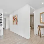 Vacaywood - High-Rise With Rooftop Pool & Panoramic City Views