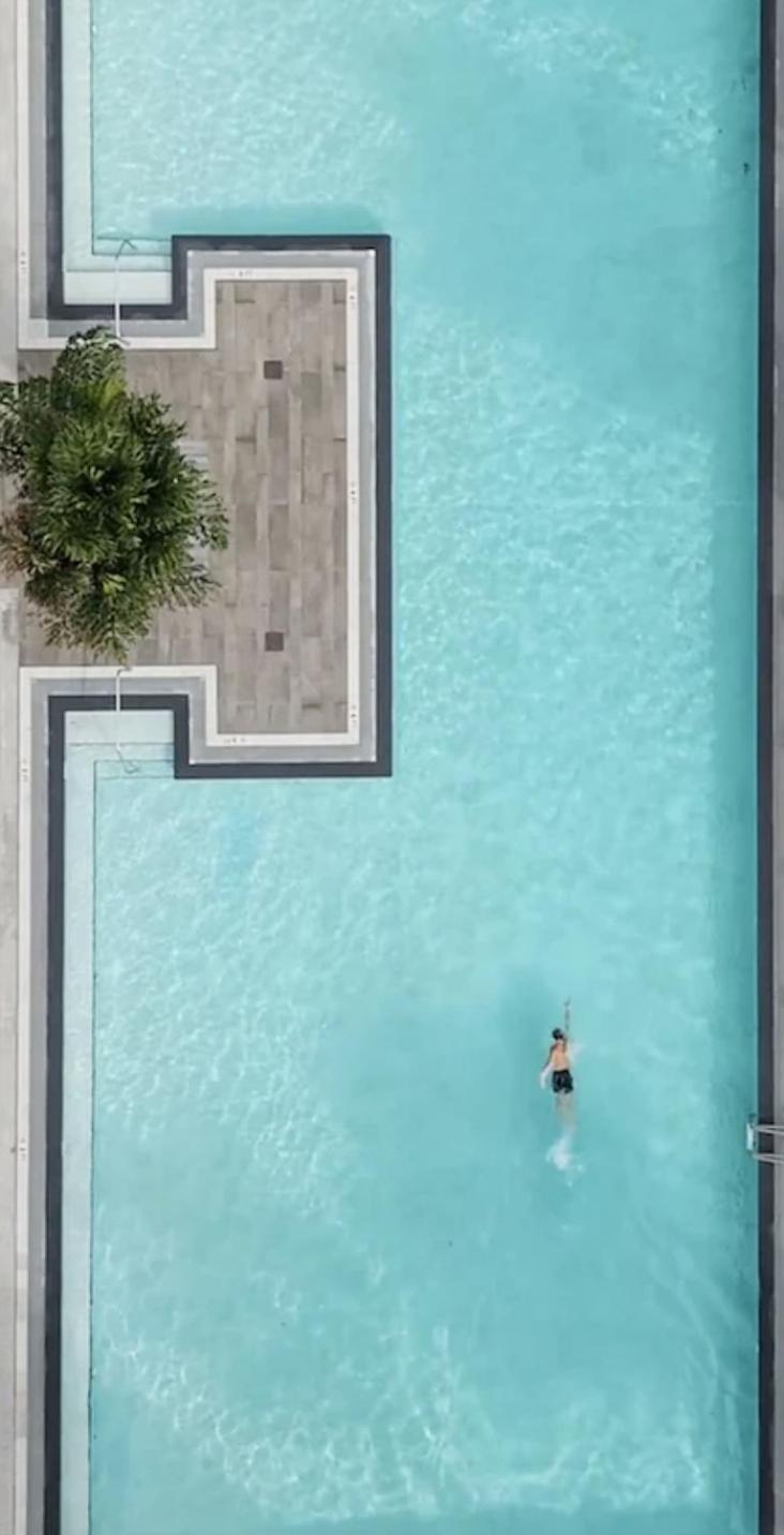 Vacaywood - High-rise With Rooftop Pool & Panoramic Views Apartment