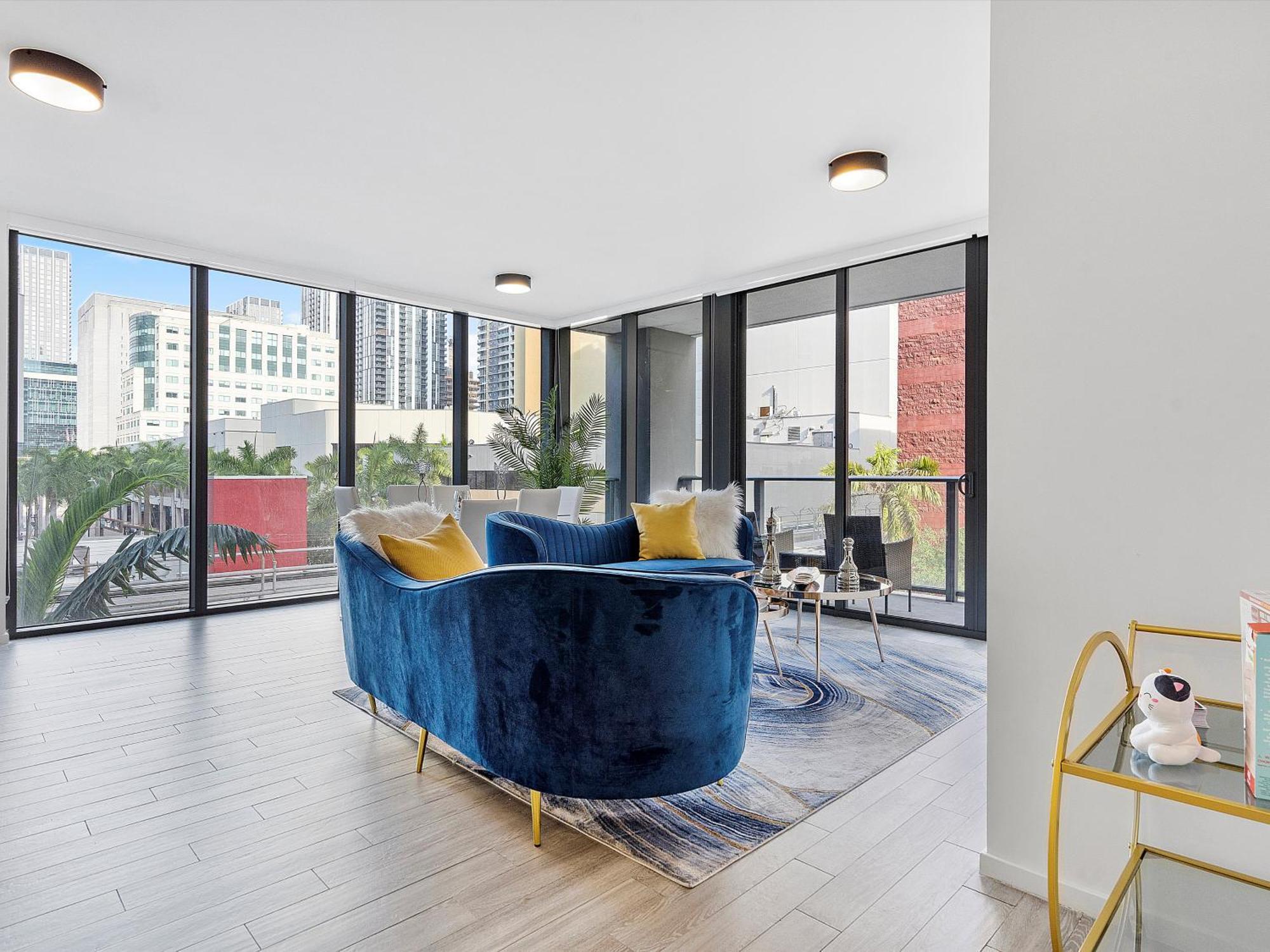 Apartment Vacaywood - High-rise With Rooftop Pool & Panoramic Views *