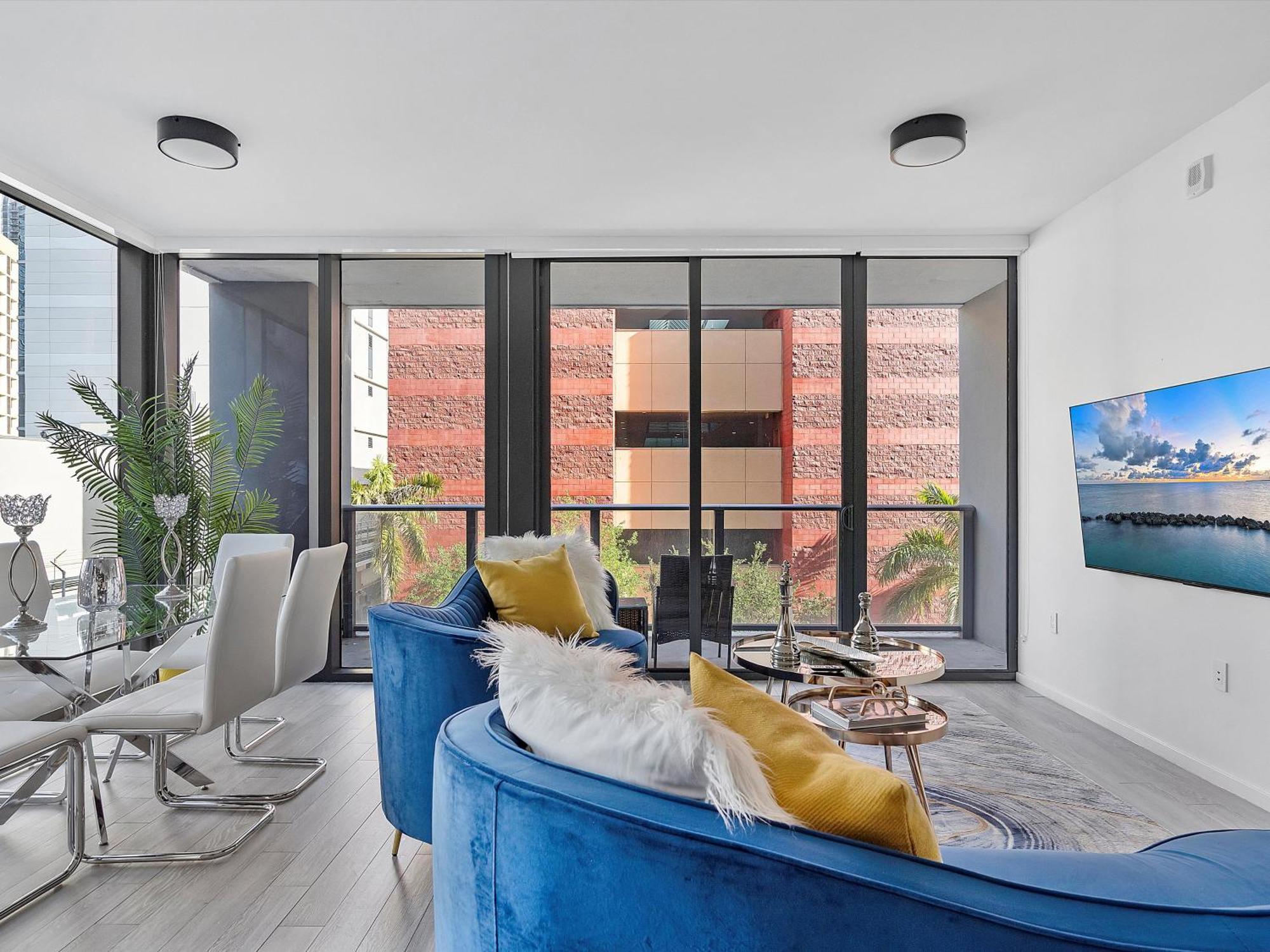 Vacaywood - High-rise With Rooftop Pool & Panoramic Views