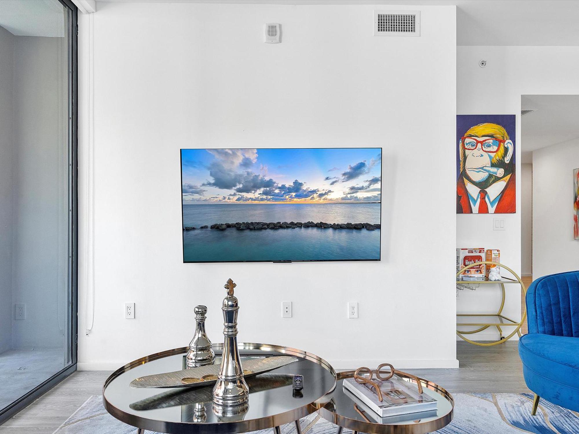 Apartment Vacaywood - High-rise With Rooftop Pool & Panoramic Views *