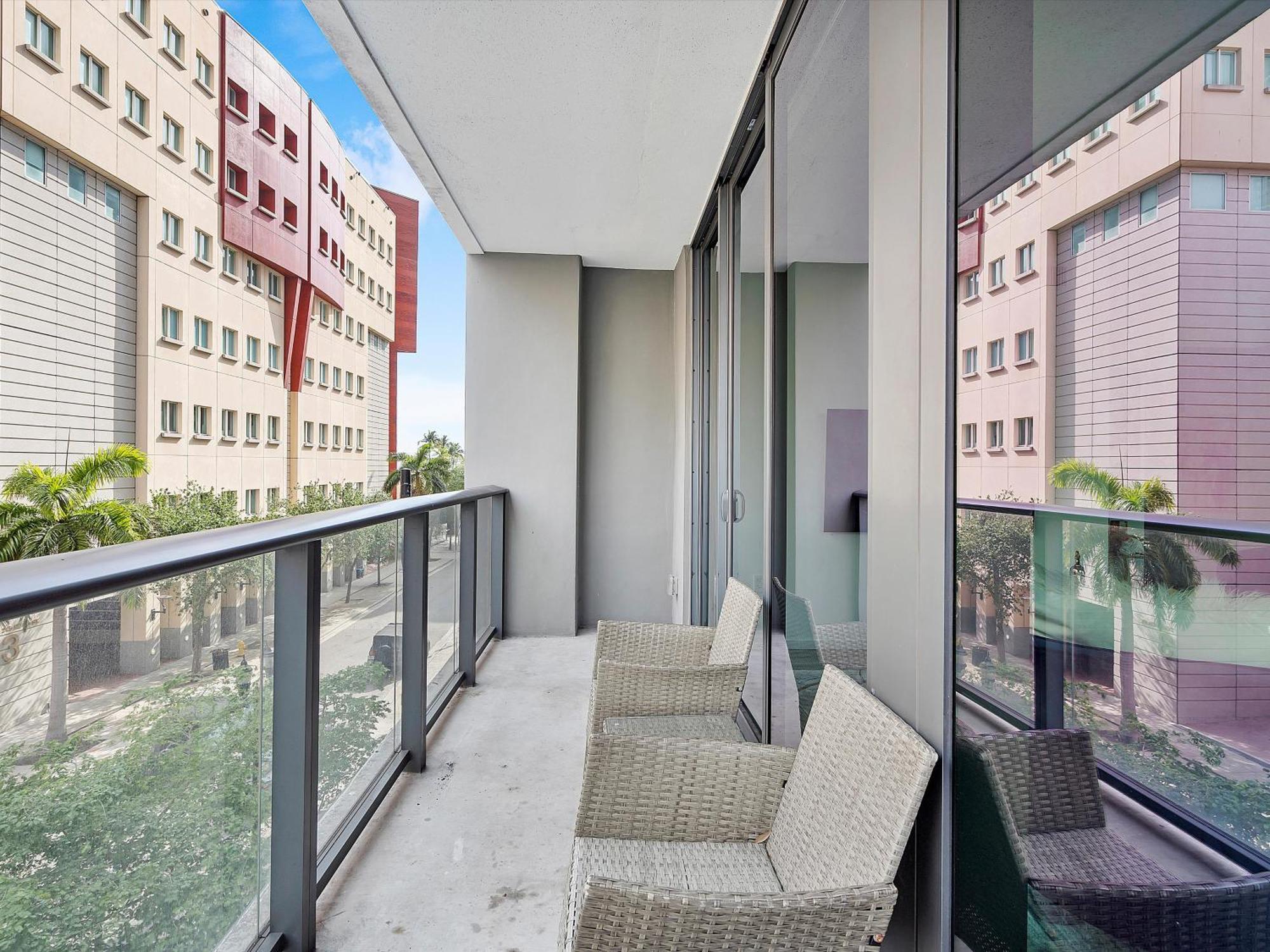 Vacaywood - High-rise With Rooftop Pool & Panoramic Views *