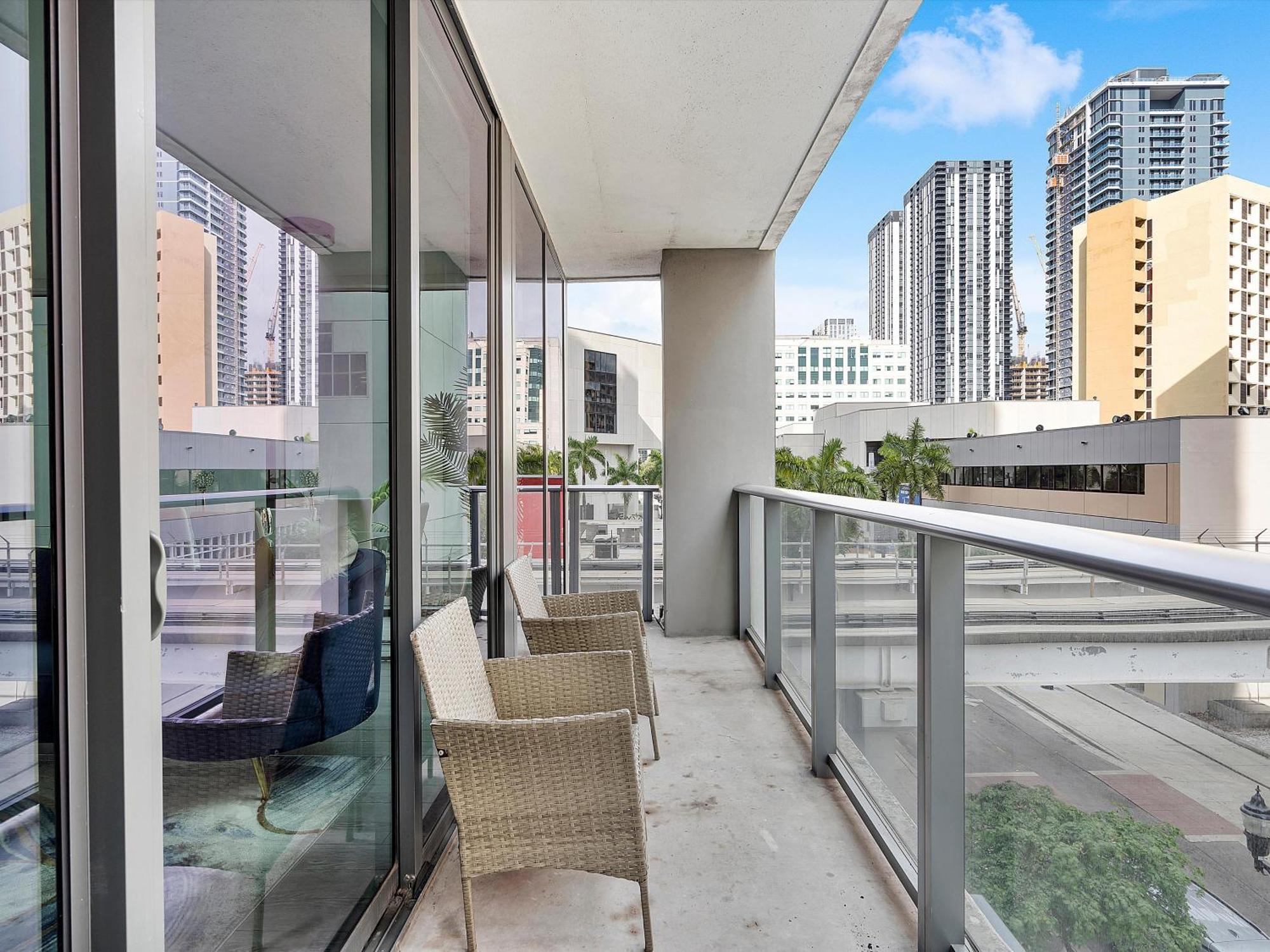 Vacaywood - High-rise With Rooftop Pool & Panoramic Views *