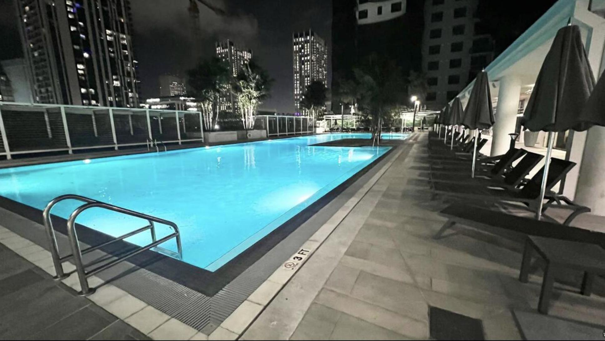 Vacaywood - High-rise With Rooftop Pool & Panoramic Views *